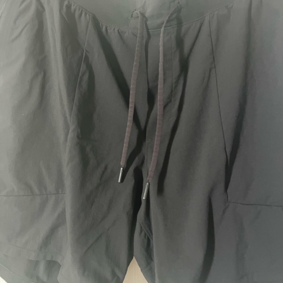 lululemon athletica Men's Black Athletic Shorts - Picture 2 of 8